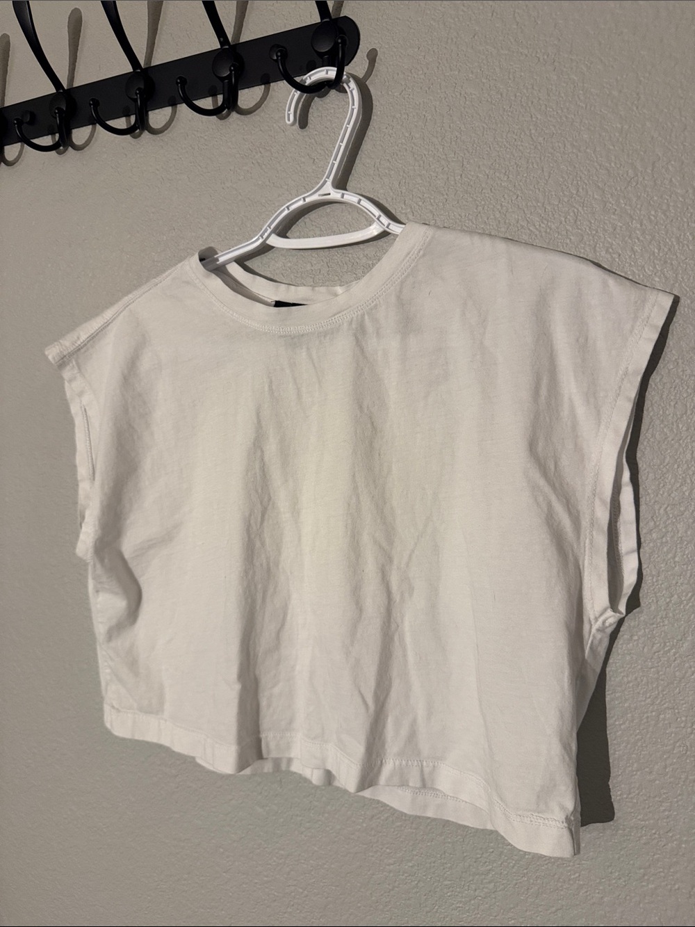 Forever 21 White Cropped Muscle Tee